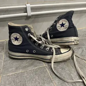 Converse, storlek 37,5 (UK 5). Använda men i bra skick. 