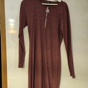 Klänning - Oanvänd klänning