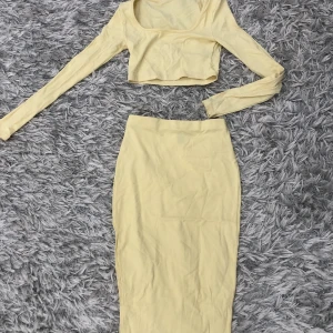 Gult set - Fint gult set som jag ej använder, passar XS och S