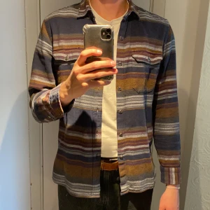 Levi’s skjorta (M) - Mycket snygg Levi’s skjorta i storlek M. Köpt begagnad, men med ett utmärkt skick.