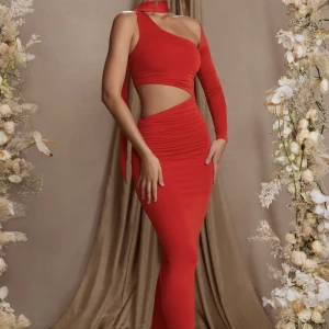 Oh polly klänning - HELT NY klänning från ohpolly. Perefekt nu till sommaren. Prislapp kvar 