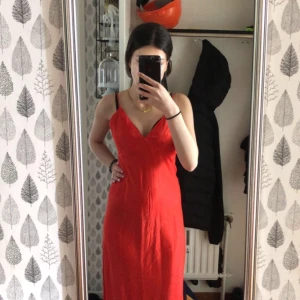 Balklänning  - DEN ÄR HELT NY  köpte den på HM för 399kr 