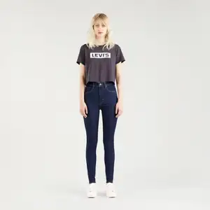 Skinny jeans från Levis i modellen mile high super skinny. Aldrig använda. Fraktkostnad kan tillkomma. 