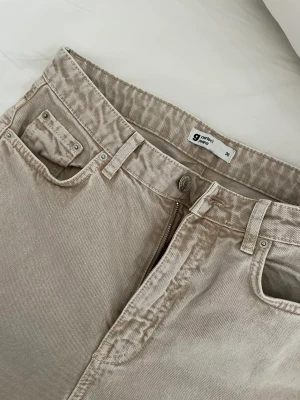 Mom jeans  - Dagny mom jeans från Ginatricot. I princip oanvända. Mycket fint skick. 