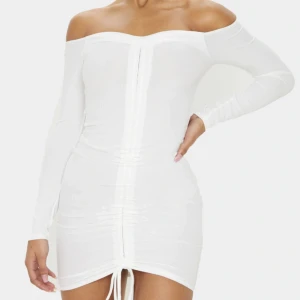 Söt studentklänning - Helt ny och slutsåld klänning från prettylittlething, perfekt för studenten, säljer pga att den är för liten 