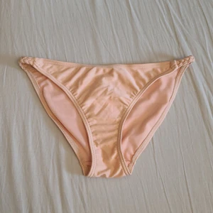 Bikinitrosa  - Bikinitrosa, aldrig använd pga för liten. Är i märket Warp, passar xs-s.