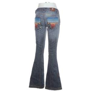 Så coola jeans ifrån antik denim. Knappt använda. Storlek 27! 