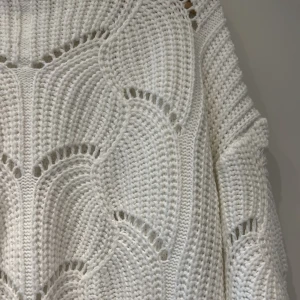 Stickad vit tröja - Vit skickad tröja från Gina tricot