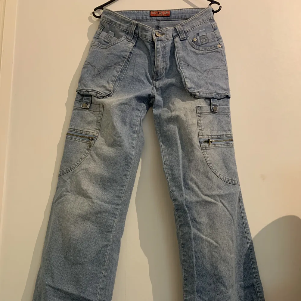 Snygga Good&Liu vintage jeans i cool modell! Storlek M eller 38. . Jeans & Byxor.