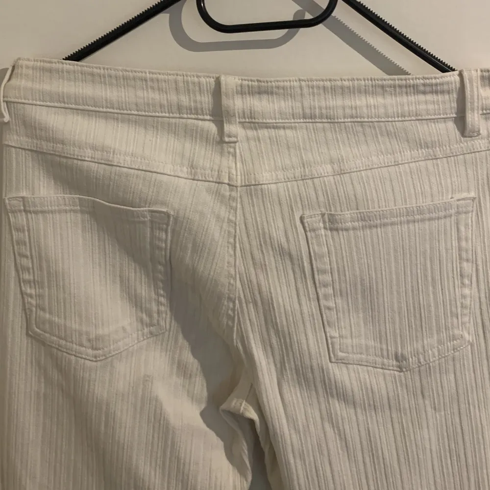 Vintage flare ”ribbade” byxor. Dom är stretchiga och bekväma! Storlek M.. Jeans & Byxor.