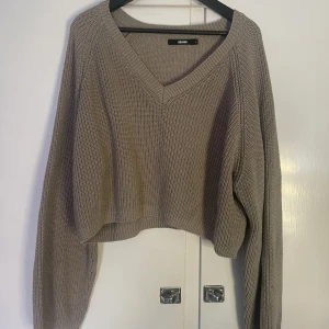 Stickad tröja  - Stickad tröja från bikbok. 