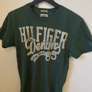 Tommy Hilfiger, T-shirt, Strl S - Fint skick.