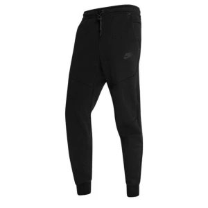 Nike tech svarta mjukis  - Hej. Har ett par svarta Nike tech mjukis som ej passar mig.  Har endast testat!  Kan såklart frakta!