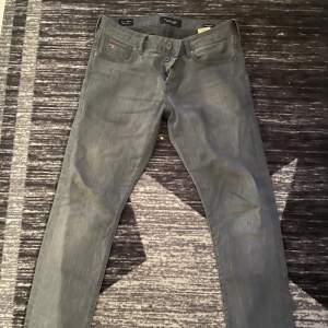 Gråa Schots soda jeans, skicket är 8,5/10. Köpta för 1500. Kom gärna med bud! 