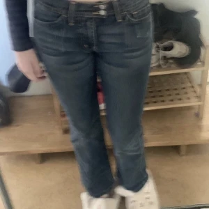 jeans - säljer mina jeans som är köpta på plick men har aldrig används eftersom dom var för små för mig. Jag är 168 o dom är lite för korta för mig så skulle säga att dom passar någon som är kanske 165. Dom är storlek XS