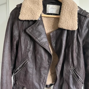 Skinnjacka  - Begagnad men i bra skick