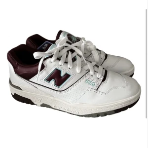 New balance  - Säljer mina new balance sneakers💕 40,5 i storlek och använda några gånger, skriv för fler bilder! Möts helst upp i centrala Sthlm 