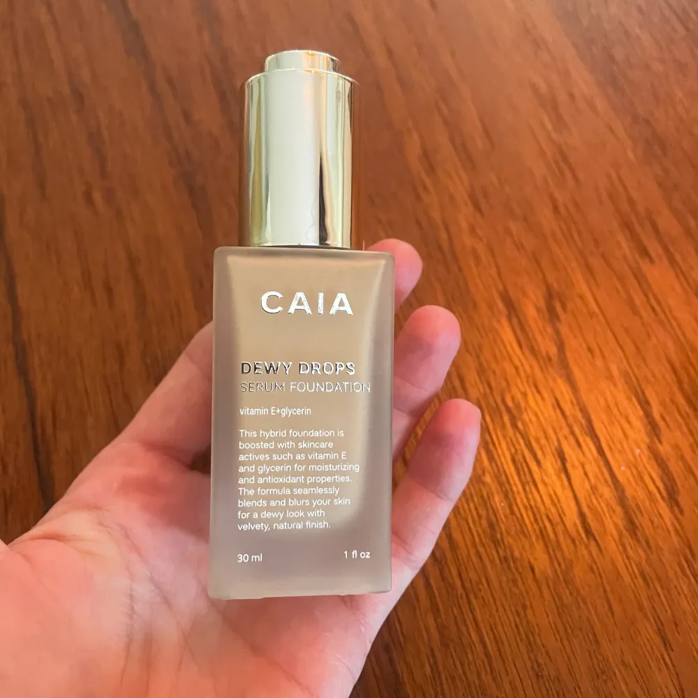 Caia dewy drops serum foundation in color 20W. Tested once, but wasnt the right color for my skin tone.. Övrigt.