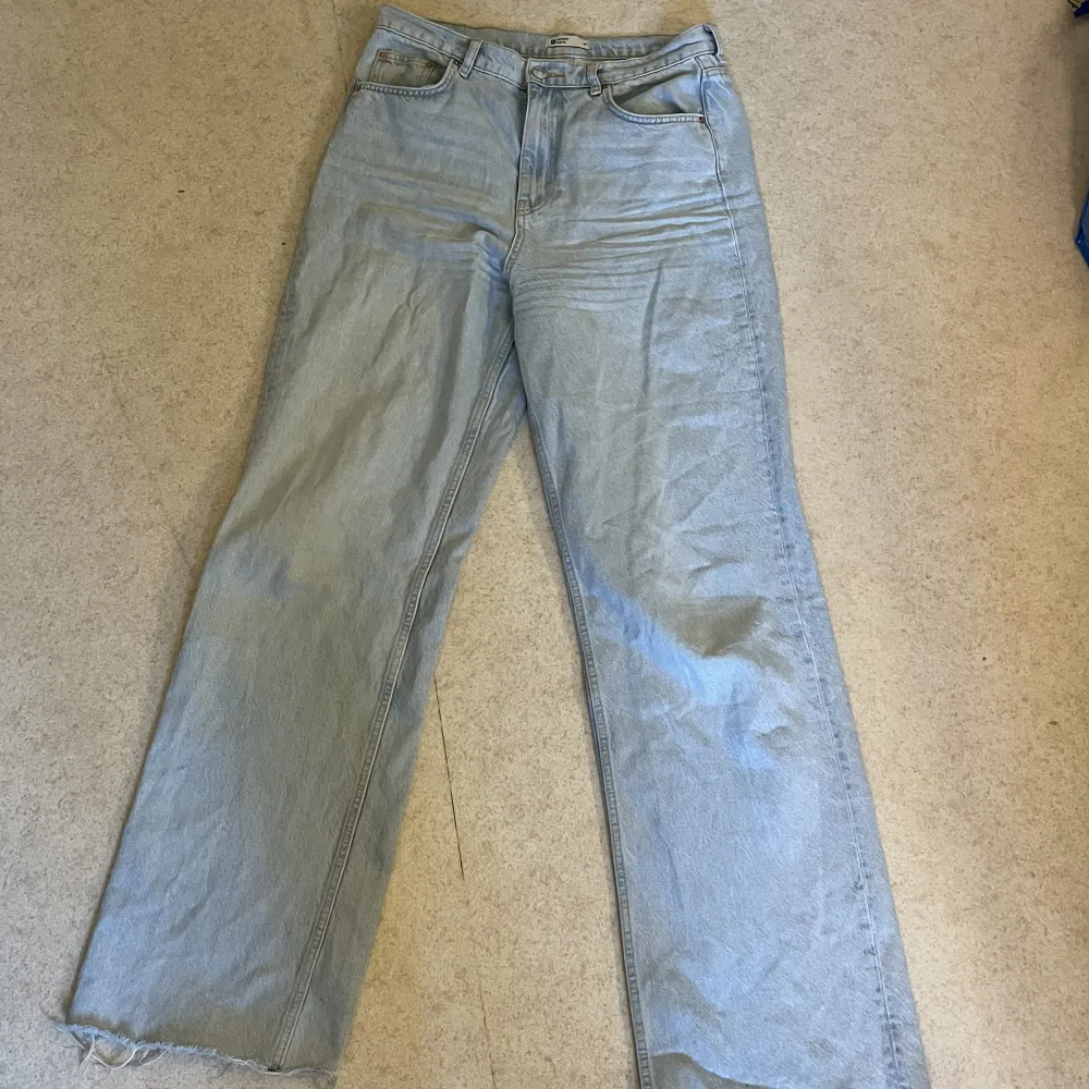 Jeans från Gina tricot i storlek 40. . Jeans & Byxor.