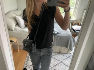 Snygg topp - Snygg topp som funkar både till vardags och till fest! Använd ett fåtal gånger💛👍🏽