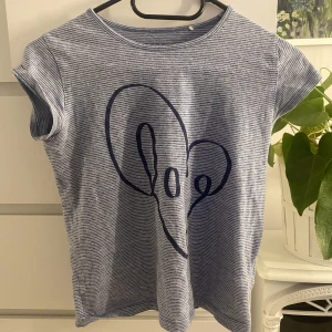 Tshirt - Basic fin tshirt/baby tee från Esprit! Storlek Xs 🫶🏼