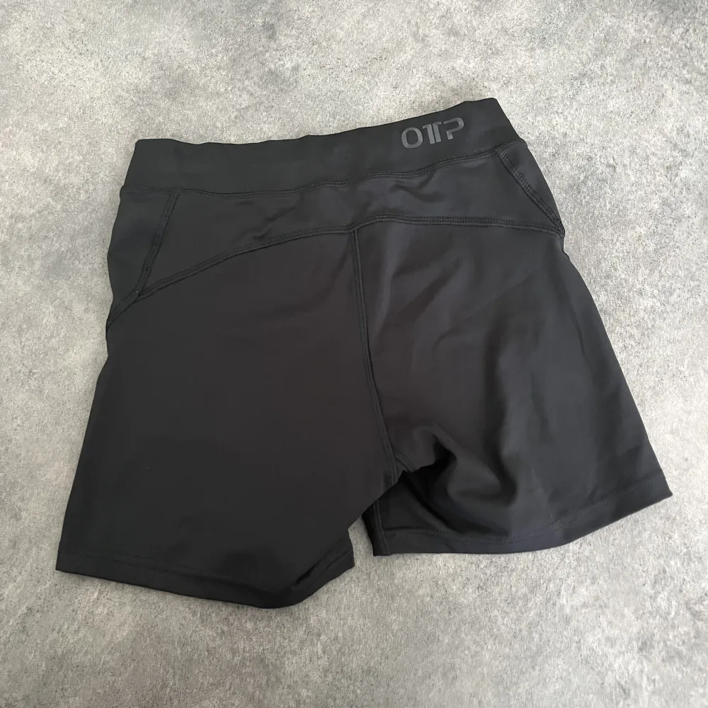 Shorts seamless - super sköna men inte kommit till användning. Passar s-m. . Shorts.