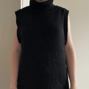 Stickad väst - Söt stickad poloväst 