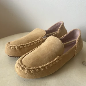 Mou Loafers - Loafers från märket MOU, strl 38. Nya, endast provade. Färg camel. 
