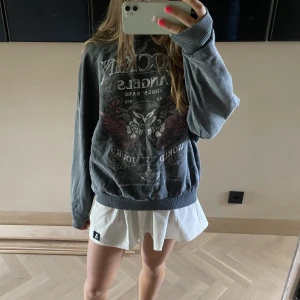 Tröja med tryck - Säljer den här tröjan från even odd, i storlek s💕