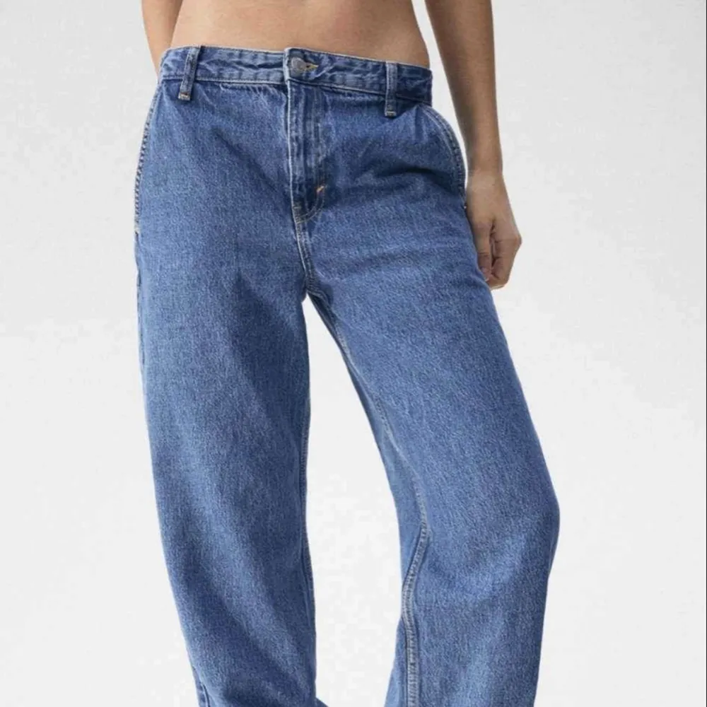 Säljer mina älskade jeans från pull & bear då dom blivit för korta för mig💔. Jeans & Byxor.