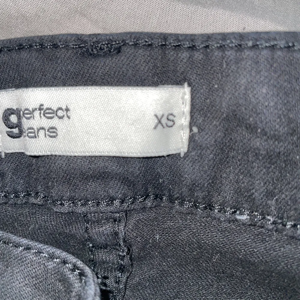Jättebra skick, bootcut jeans från Gina tricot . Jeans & Byxor.