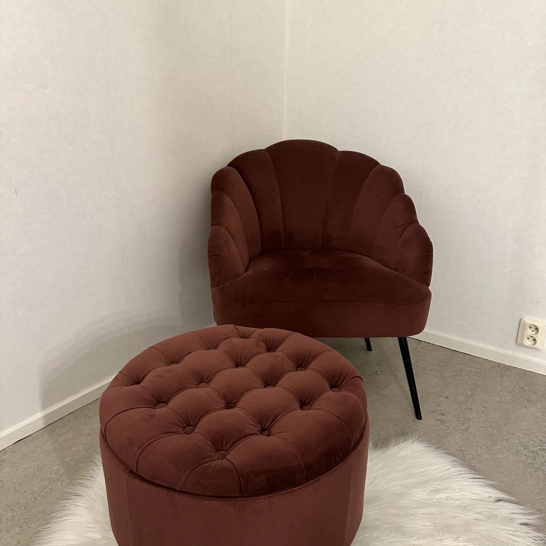 Fåtölj med tillhörande sittpuff  - 91