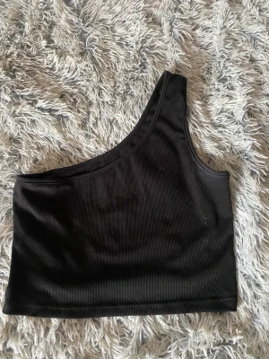 Topp - One shoulder topp