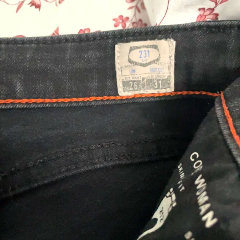 Jättesnygga bootcut jeans, men dom börjar bli för små för mig. Dom är fortfarande i bra skick . Jeans & Byxor.