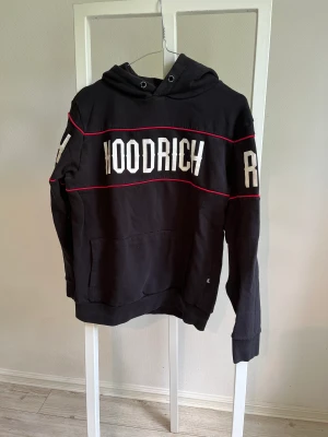 Hoodrich set - Säljer ett svart Hoodrich set i storlek S, använt men i gott skick💕 Säljes ändats som set 