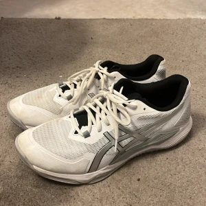 Springskor/ idrottsskor - Strl46 skick 7/10