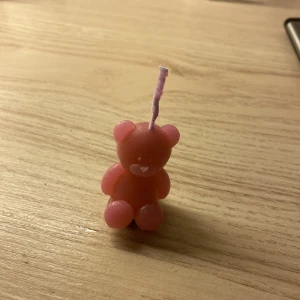 Doftljus nallebjörn  - Bestämm din egna färg och doft om du är intresserad så kontakta oss då vi kan säga alla dofter och färger och vi tar emot din order!🕯️😄