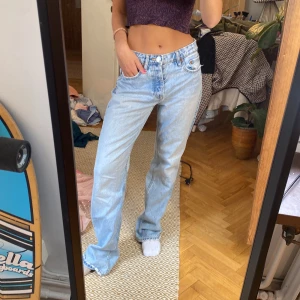 Jeans - Så fina jeans från zara! Lågmidjade raka som e långa på mig som e 165