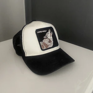 goorin bros keps - äkta, orginal pris ca 500kr, ett hål i nätet men inget man tänker på skriv för mer information eller bilder!