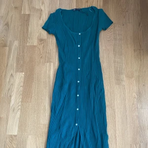 Klänning  - Lång klänning från Zara  Som ny knappt använd 