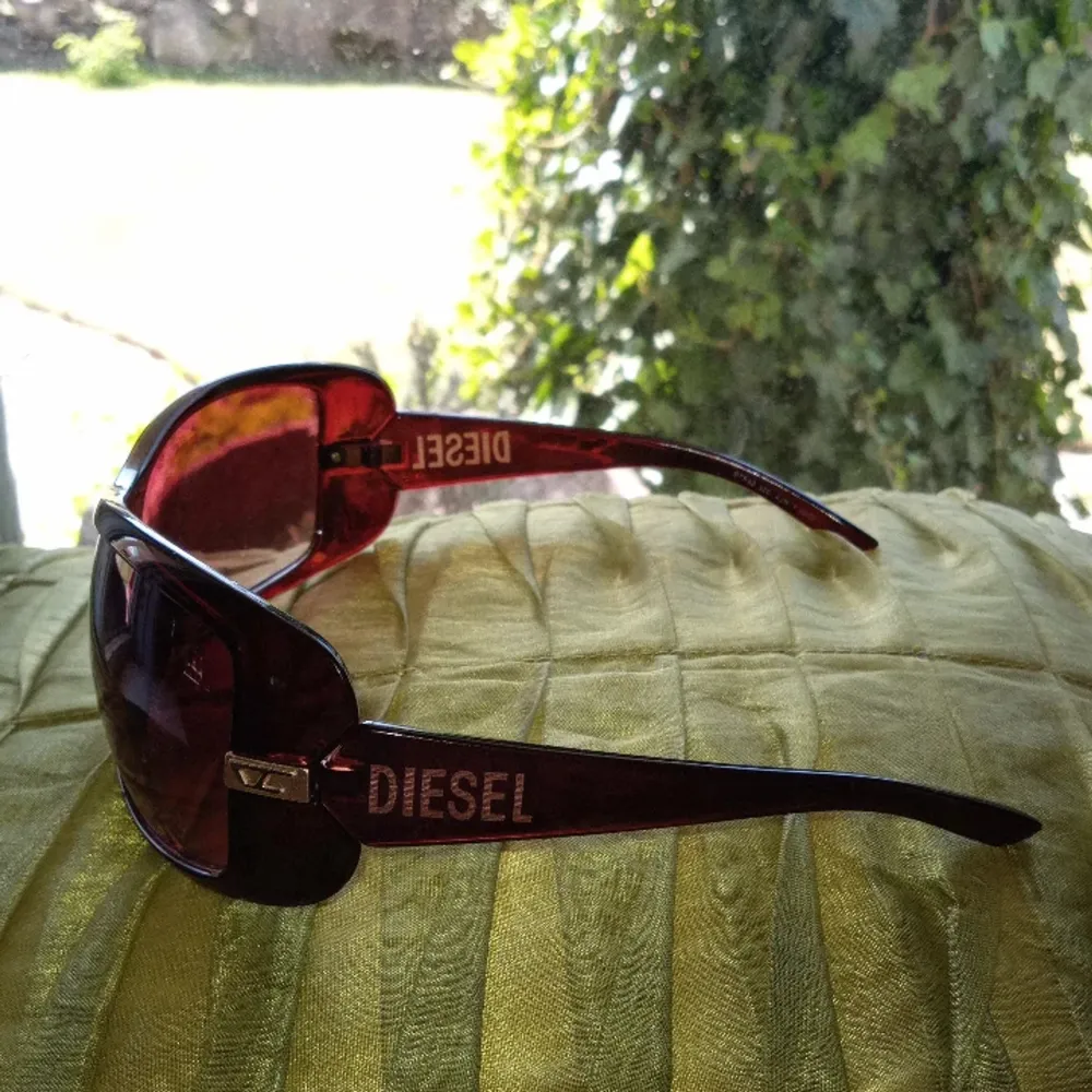 Diesel solglasögon knappt använda små defekter tillkommer!. Accessoarer.