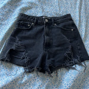 denim shorts  - jätte snygga jeansshorts men de är för små för mig! i bra kvalitet 🫶 kontakta om du är intresserad