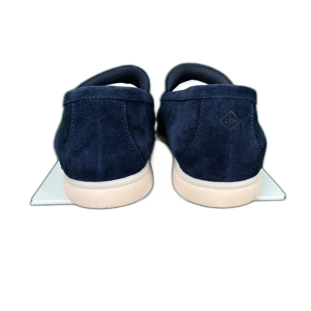 Heisan sälier dessa identiska Loro piana loafers perfekta till sommaren (Finns flera färger). Medföljer kvitto box alltsa alla OG. Vid fragor om skorna eller andra produkter skriv gärna pá dms :). Skor.
