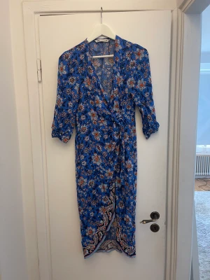 Kimono från Zara  - Mönstrad kimono från zara.  