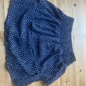 Only kjol - Volangkjol från only, använd ett par gånger men är i fint skick och är köpt förra året, 