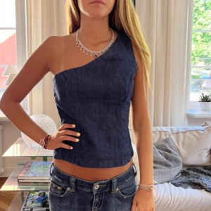 Denim topp!  - Snygg One shoulder topp i denim!💕