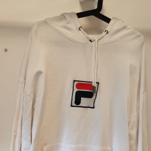 Hoodie från Fila - Sparsamt men använt skick. Storlek Xl. Inköpt för 3 år sen.