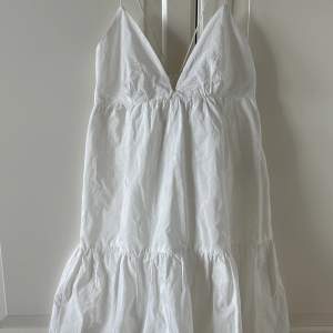 Zara vitklänning som jag köpte för två år sen. Super snygg, bra skick. Strlk M