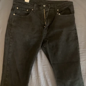 Levis jeans - Svarta sköna jeans som skulle passat vilken outfit som helst. Pris kan diskuteras vid snabb köp