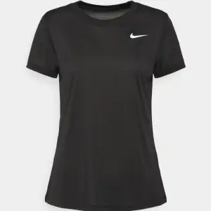 T-shirt från Nike som aldrig kommit till användning.